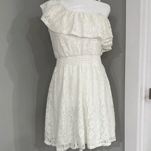 Elegant White Lace One-Shoulder Dress